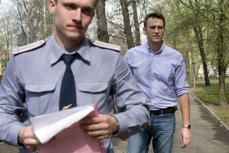  Navalny Poisoning Affair: A Chilling Reminder of Russia's Dark Side